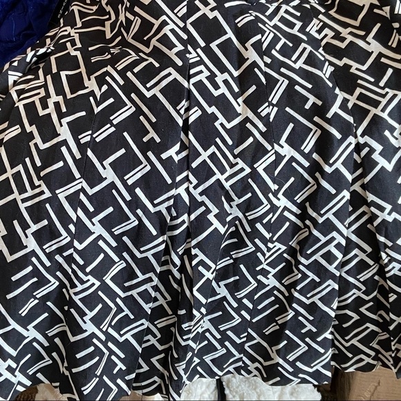 𝅺LARRY Levine NWT pleated skirt. Belt loops in fun geometric pattern. - Picture 5 of 5